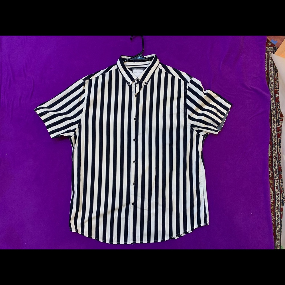 Men’s Beetlejuice Striped Button Down XL